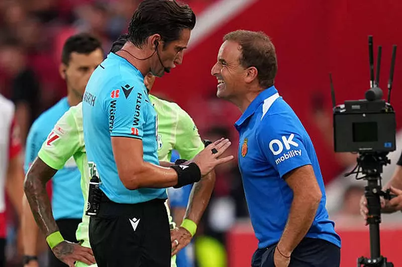 التحكيم في الليجا: جدل مبكر خلال مواجهة برشلونة ومايوركا