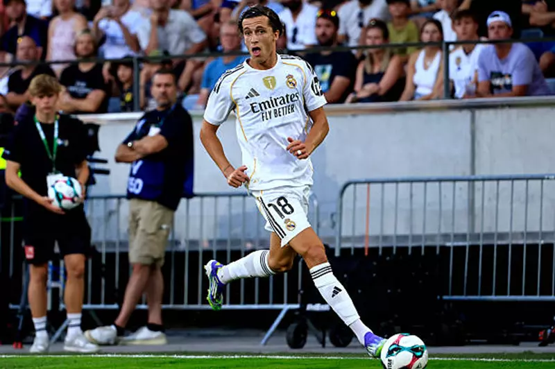 كاريراس: تجربتي الأولى مع ريال مدريد وتجهيزاتي لتطلعات المدرب